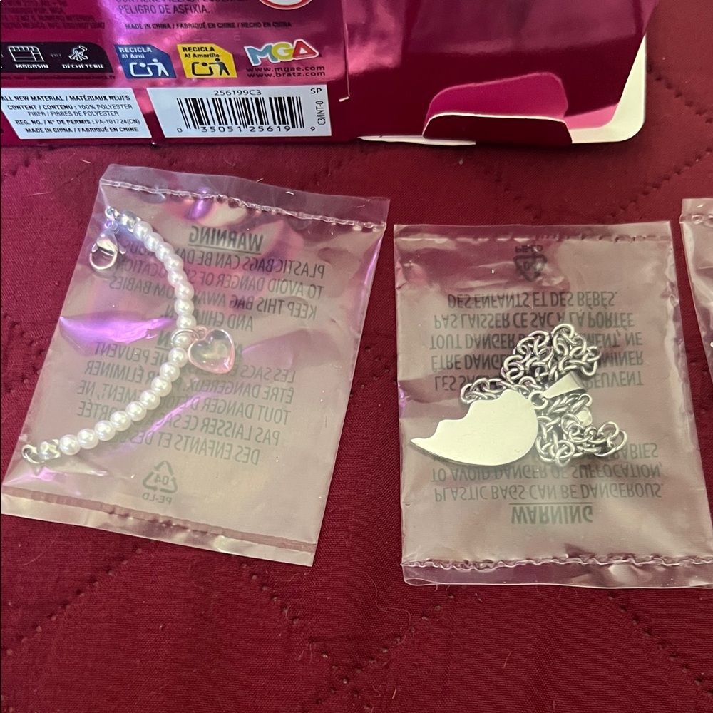 Bratziez Valentine Edition Chloe - Picture 2 of 5